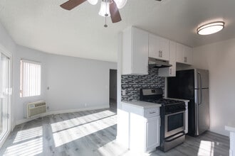 Monterey Apartments in Los Angeles, CA - Foto de edificio - Interior Photo