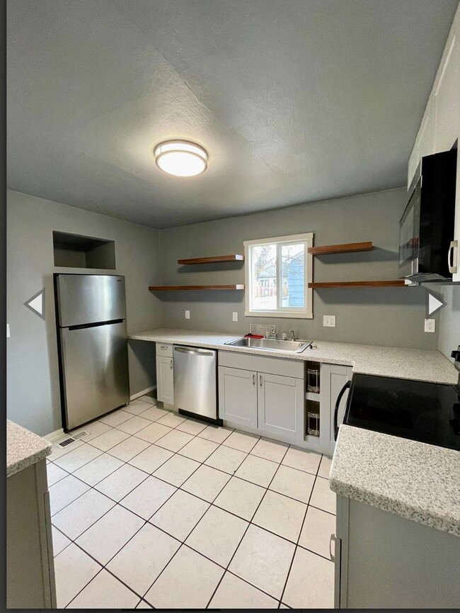 property at 2409 Applegate Ave