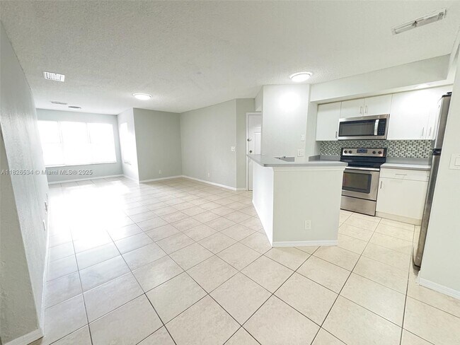3480 Pinewalk Dr N in Margate, FL - Building Photo - Building Photo