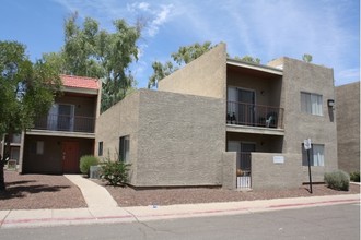 2832 E Le Marche Ave in Phoenix, AZ - Building Photo - Building Photo