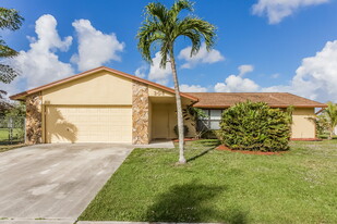 306 La Mancha Ave in Royal Palm Beach, FL - Building Photo