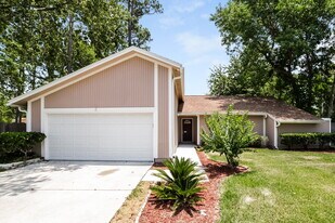 10533 Docksider Dr E in Jacksonville, FL - Building Photo