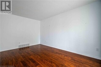 117 Bonaventure Dr in Hamilton, ON - Building Photo - Building Photo
