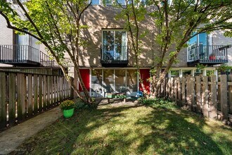 5647 S Harper Ave in Chicago, IL - Building Photo - Building Photo