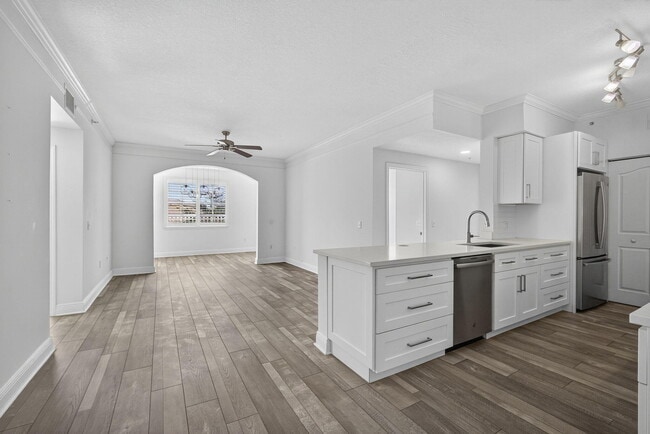 property at 5301 Myrtlewood Cir E