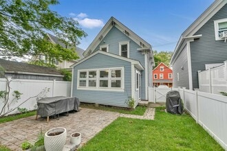 15 Woodbury Ave in Portsmouth, NH - Building Photo - Building Photo