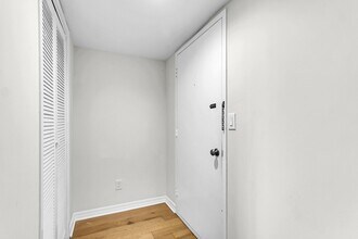 14 Lockwood Dr in Charleston, SC - Building Photo - Building Photo