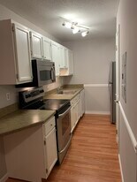 83 Woodland Dr, Unit Woodland Hights in Cromwell, CT - Building Photo