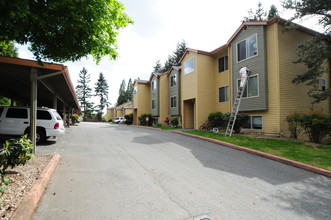 Woodcreek Lane Apartments in Woodinville, WA - Building Photo - Building Photo