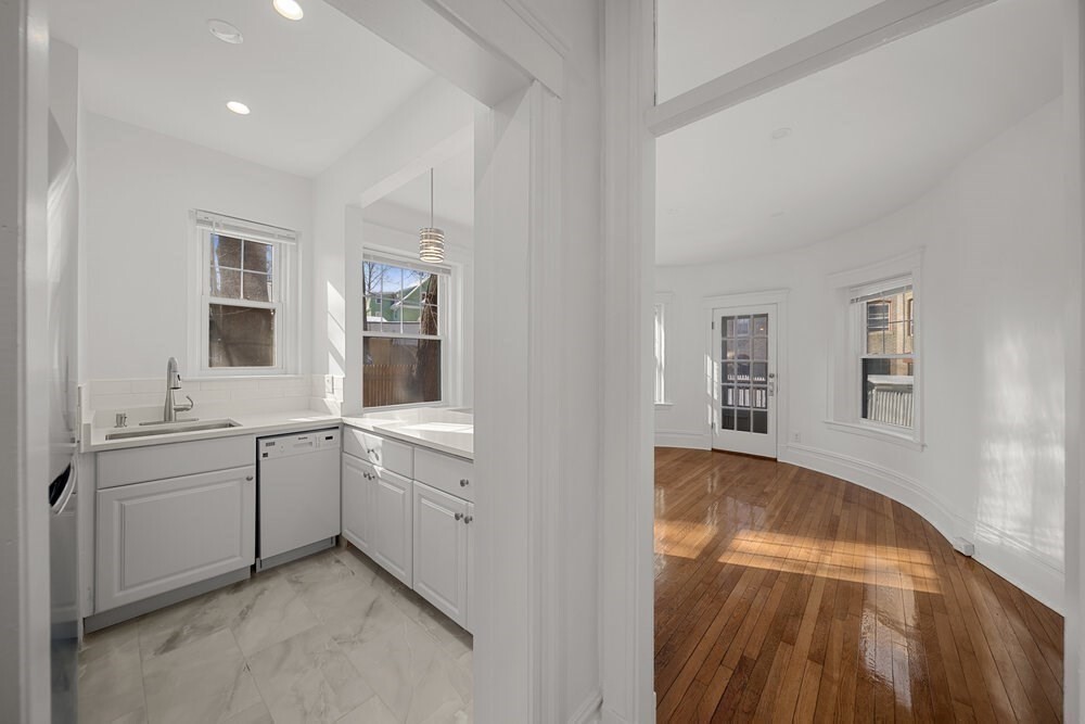 74 Naples Rd in Brookline, MA - Building Photo