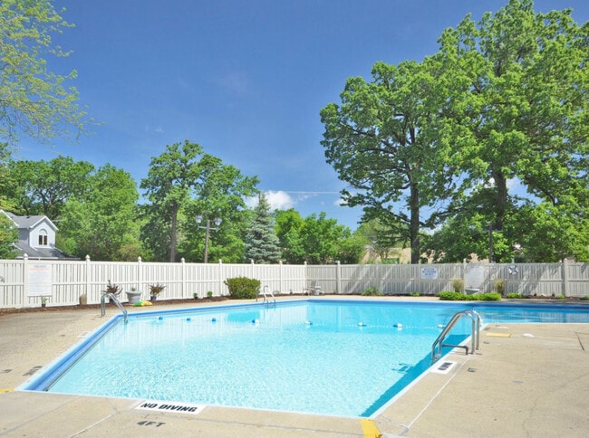 190 S Wood Dale Rd in Wood Dale, IL - Building Photo - Building Photo