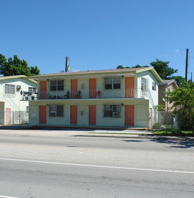 7513-7525 N Miami Ave in Miami, FL - Foto de edificio - Building Photo