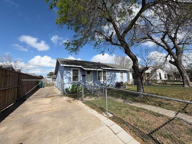 2106 Harvard St in Corpus Christi, TX - Building Photo - Building Photo