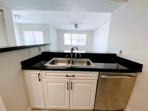 530 S Park Rd in Hollywood, FL - Foto de edificio - Building Photo