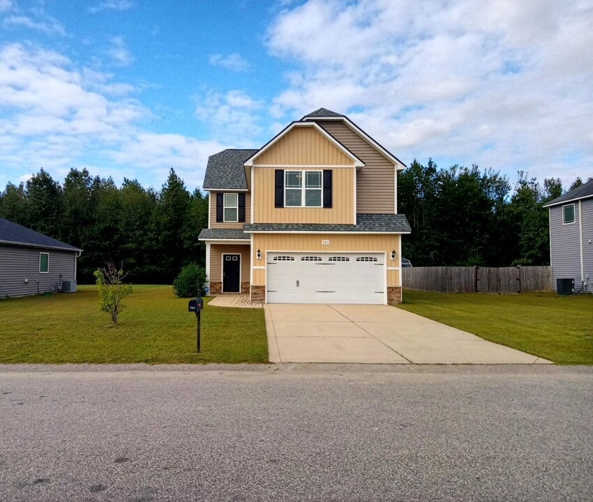 541 Roanoke Dr in Raeford, NC - Building Photo
