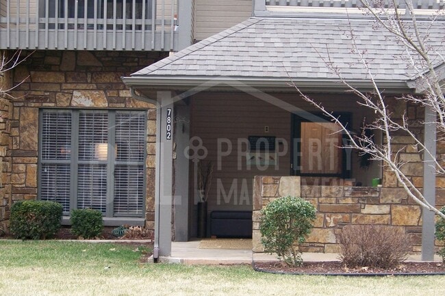 7802 Cozy Cove Rd in Branson, MO - Foto de edificio - Building Photo