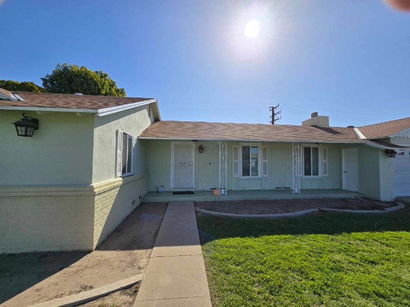 1111 street in Rialto, CA - Building Photo