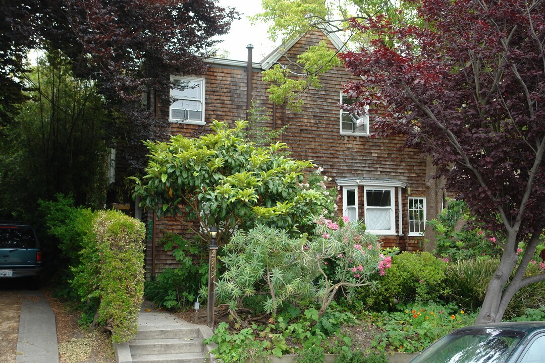 2909-2911 Regent St in Berkeley, CA - Building Photo