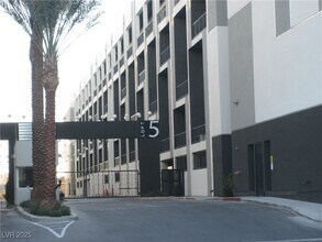 2755 W Pebble Rd in Las Vegas, NV - Foto de edificio - Building Photo