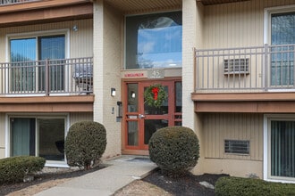 Folly Hill Meadows in Beverly, MA - Foto de edificio - Building Photo