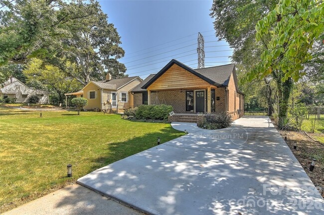 2105 Highland St in Charlotte, NC - Building Photo - Building Photo