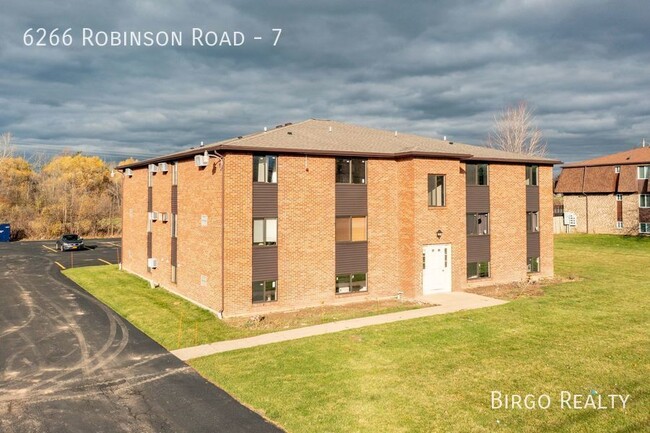 6266 Robinson Rd-Unit -7 in Lockport, NY - Building Photo - Building Photo