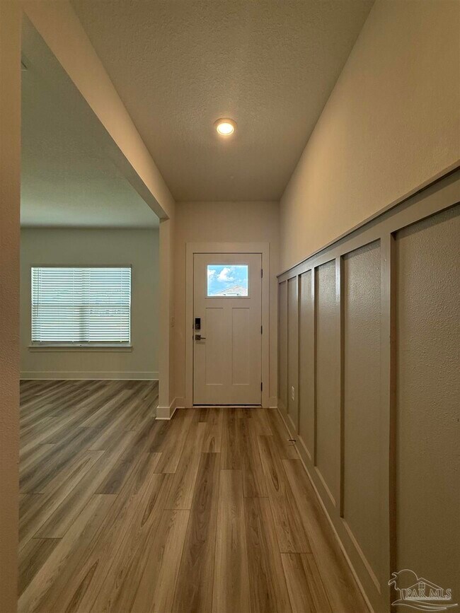 5709 Friesian Dr in Bellview, FL - Foto de edificio - Building Photo