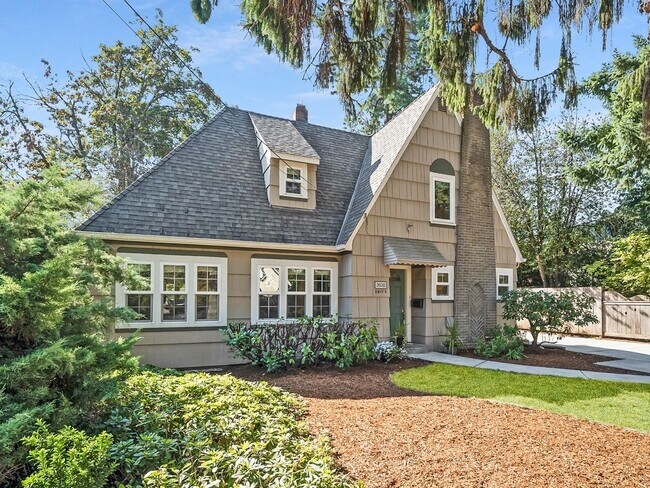 2638 SW Custer St in Portland, OR - Building Photo - Building Photo