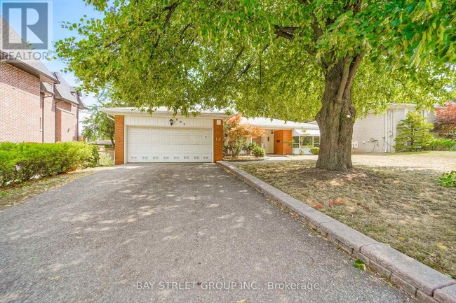 683 Conacher Dr in Toronto, ON - Building Photo - Building Photo