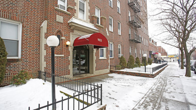9031 Fort Hamilton Pky in Brooklyn, NY - Foto de edificio - Building Photo
