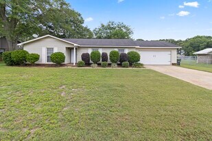 115 Nancy Dr in Enterprise, AL - Building Photo