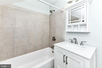 1028 S Edison St in Arlington, VA - Building Photo - Building Photo