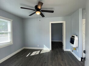408 Grove Unit C in Springdale, AR - Building Photo - Building Photo