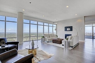4000 San Felipe St in Houston, TX - Building Photo - Building Photo