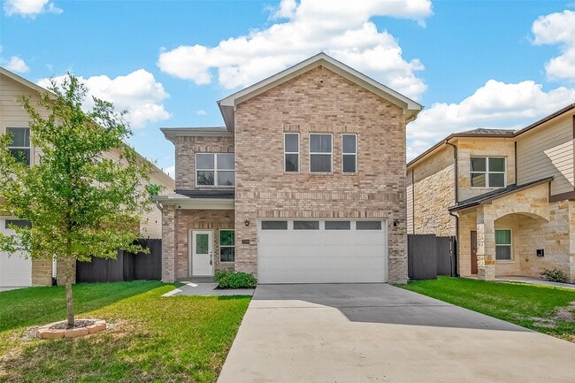 2209 Silverbonnet St