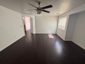 5814 Rose Tiara Dr in Las Vegas, NV - Building Photo - Building Photo