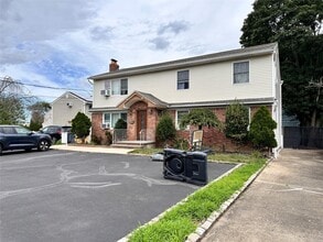 133 Railroad Ave in Syosset, NY - Building Photo - Building Photo