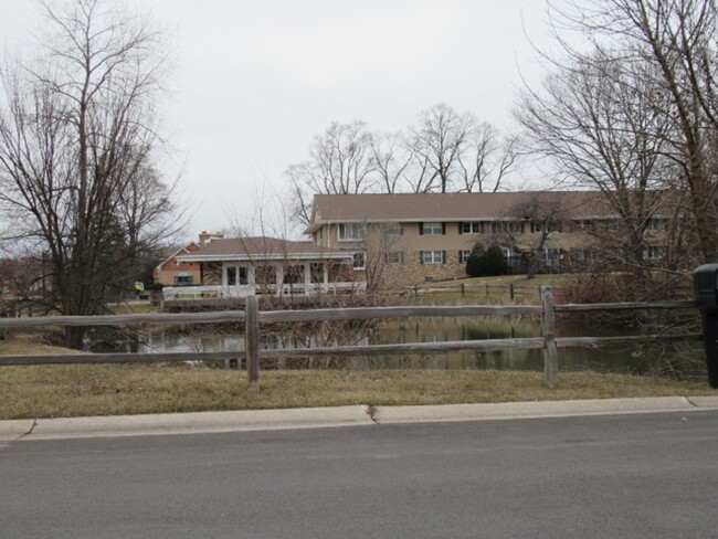 5700 W Wahner Ave in Brown Deer, WI - Foto de edificio - Building Photo