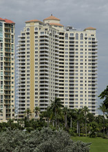 Turnberry on the Green in Aventura, FL - Building Photo - Building Photo