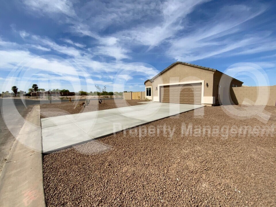 15280 S Amado Blvd in Arizona City, AZ - Building Photo