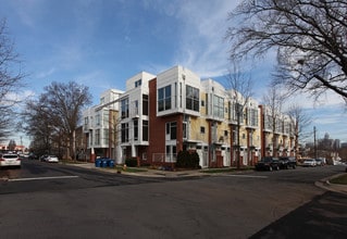 Lofts Dilworth in Charlotte, NC - Building Photo - Building Photo