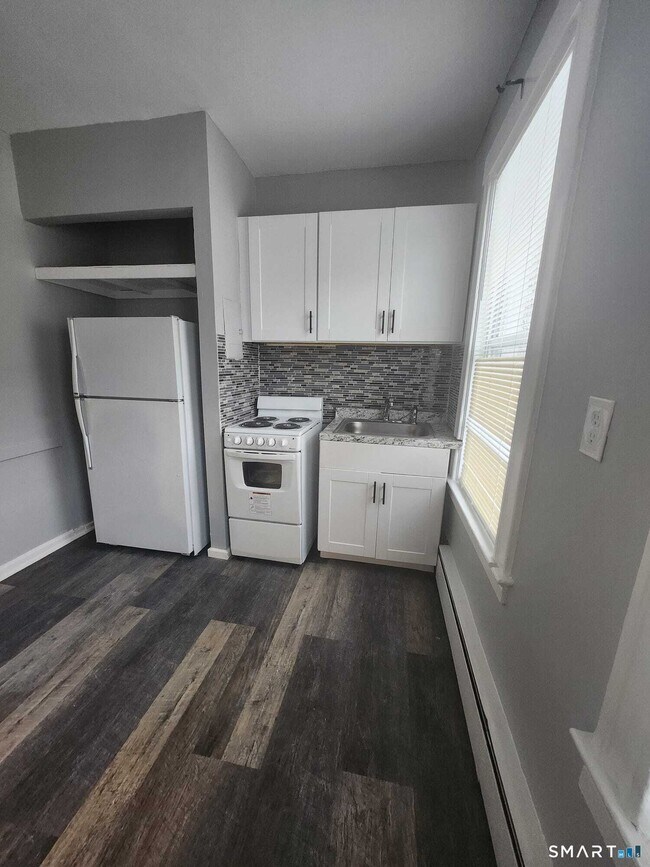 22-24-24 Brown St in Hartford, CT - Building Photo - Building Photo