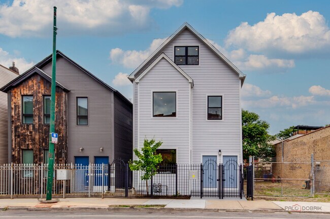 property at 1746 N California Ave