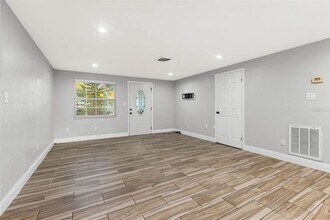 14810 55th Way N in Clearwater, FL - Building Photo - Building Photo