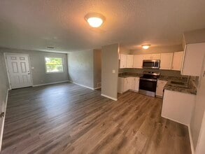 1500 Wildrose Ln in Holly Hill, FL - Building Photo - Building Photo