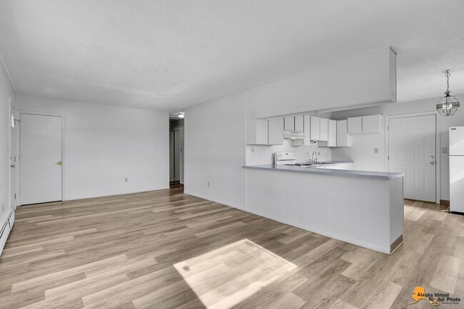 125 Meyer St in Anchorage, AK - Foto de edificio - Building Photo
