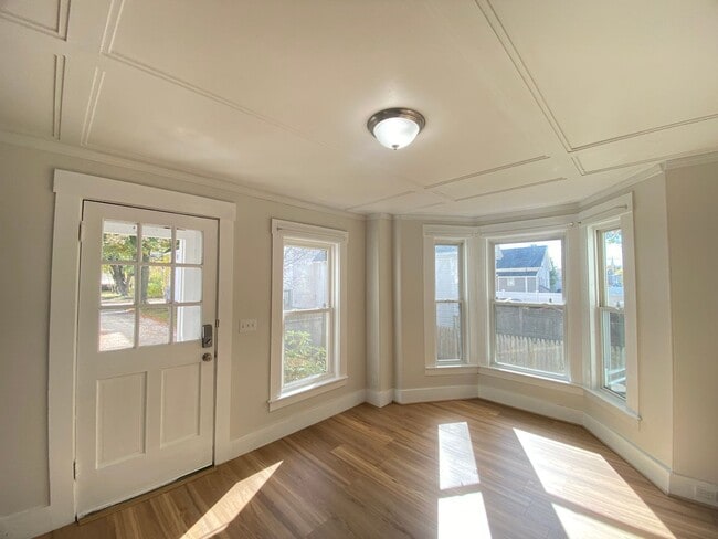 348 Portland St in Rochester, NH - Building Photo - Building Photo