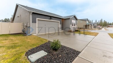 5721 W Youngstown Ln in Spokane, WA - Building Photo - Building Photo