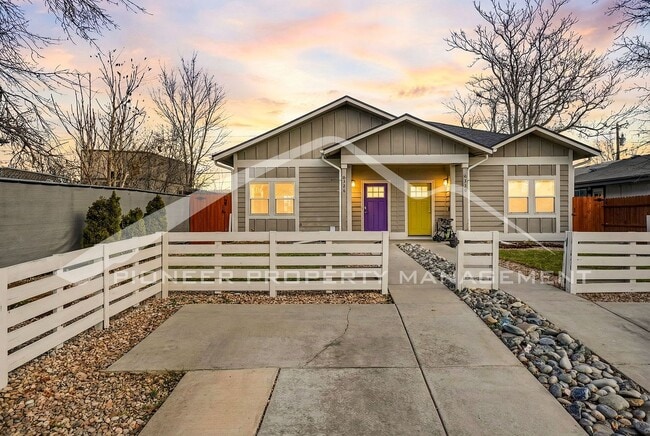 property at 326 S Raleigh St