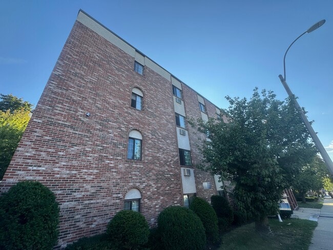 474 Broadway, Unit 39 in Somerville, MA - Foto de edificio - Building Photo